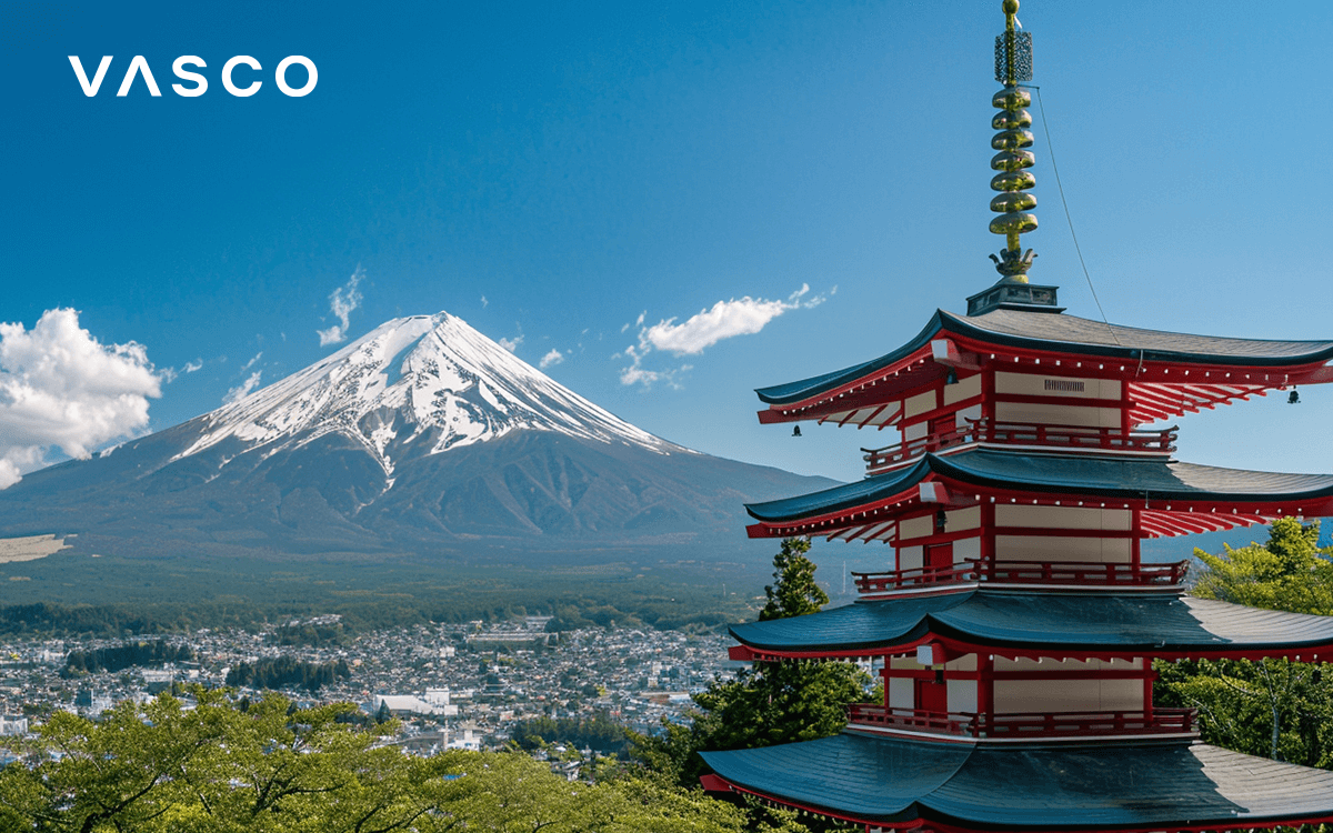 Ein japanischer Schrein mit dem Berg Fuji im Hintergrund.