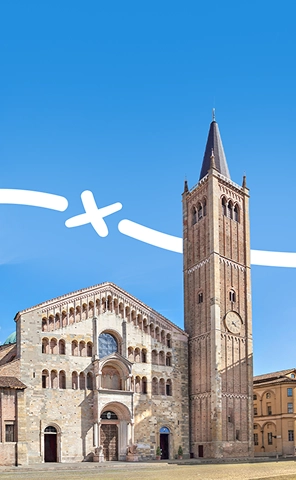 Ein historisches Gebäude in Parma, Italien, mit traditionellen architektonischen Details, das das reiche kulturelle Erbe der Stadt widerspiegelt.
