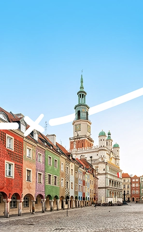 Blick auf die Stadt Posen mit bunten historischen Stadthäusern.